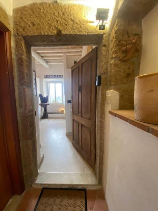 La Sorpresa Sul Bastione With Panoramic Balcony Appartement Pitigliano Buitenkant foto